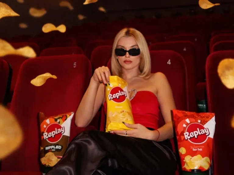 Replay crisps campaign photograph shot in a cinema